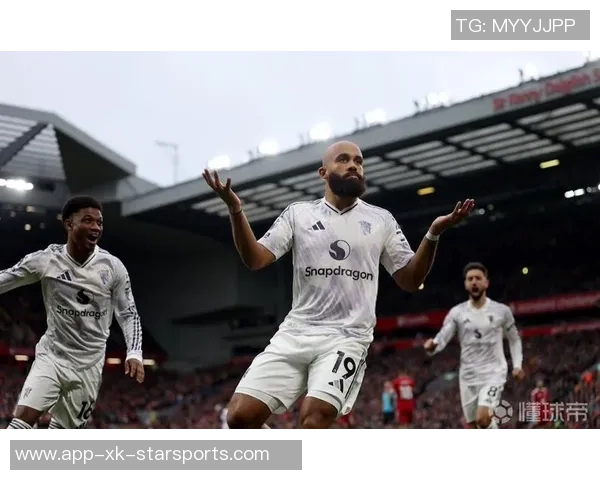 姆伯莫三球一助攻助曼联连胜官方宣布其为十月最佳球员